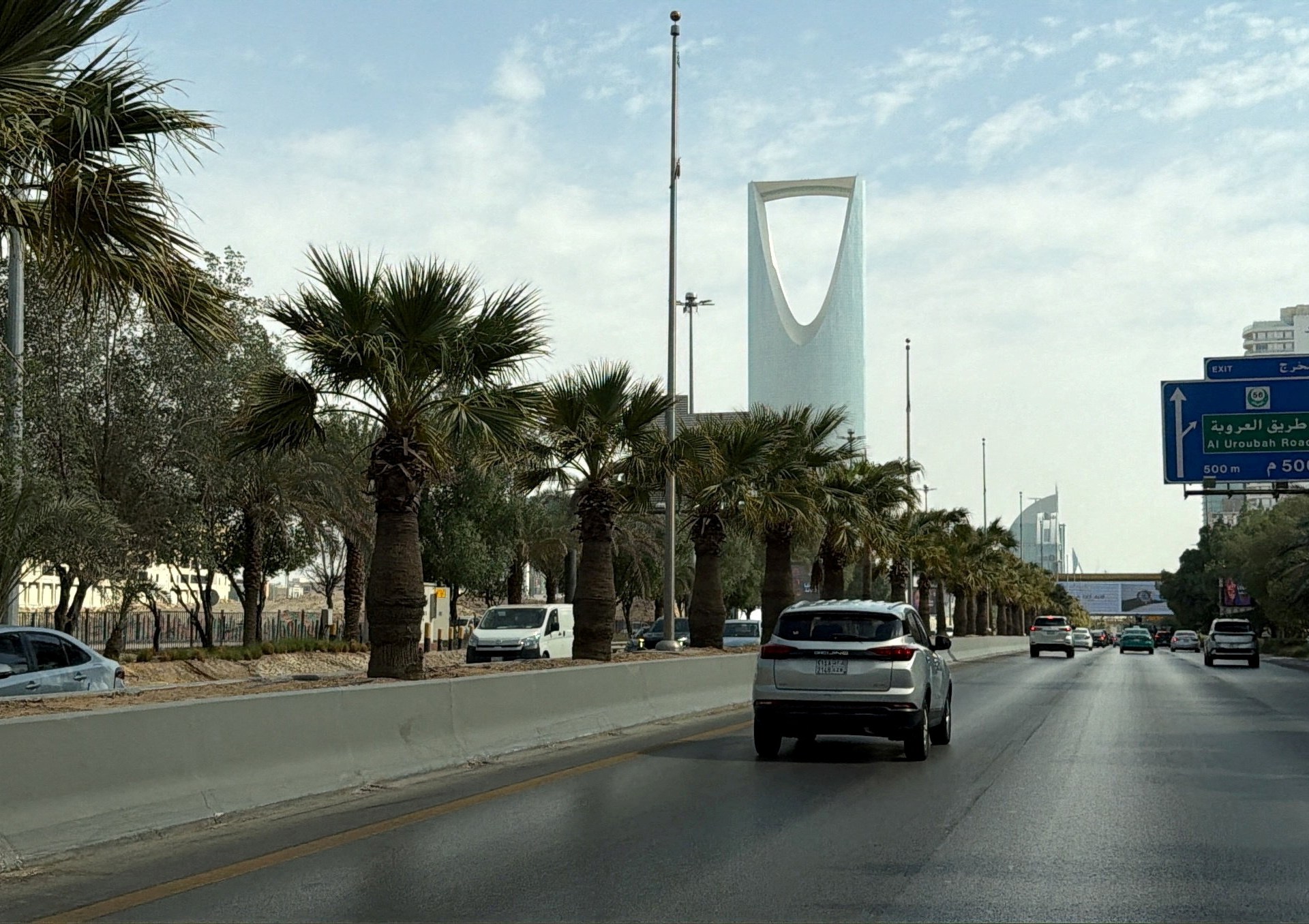 تصعيد الحوثيين يستهدف الرياض ومطار أبها وتحالف دعم الشرعية يعترض صواريخ ومسيرات دقيقة