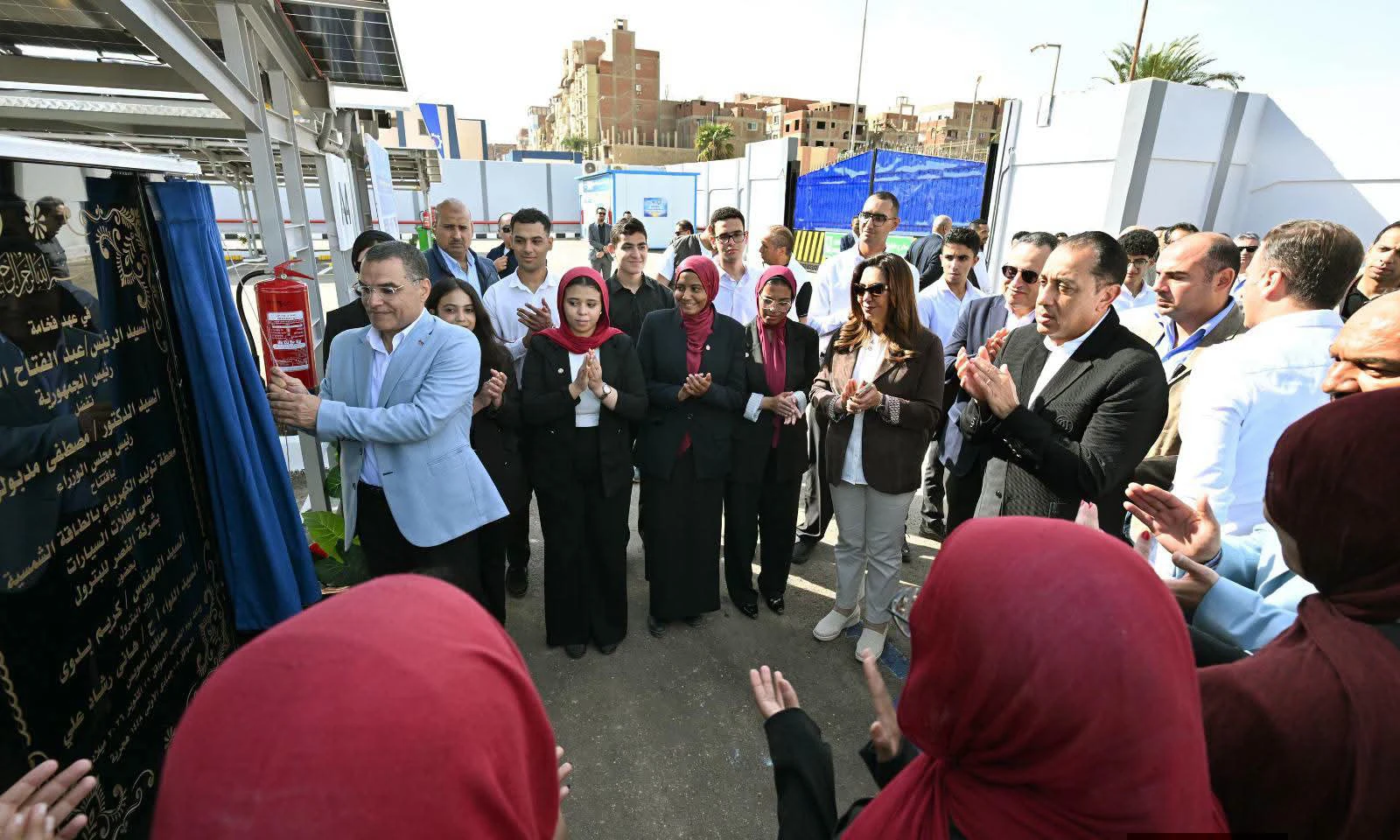 رئيس الوزراء يطلق تشغيل محطة الطاقة الشمسية الأولى في شركة النصر للبترول لتعزيز الطاقة النظيفة