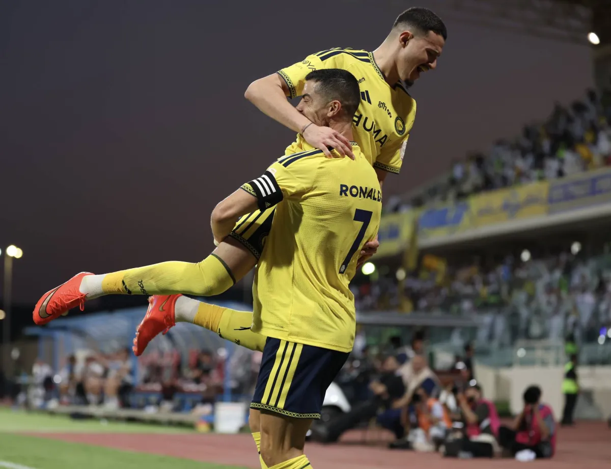 رونالدو يتجاوز أزمة منتخب البرتغال ويحقق النجاح مع النصر في الموسم الجديد