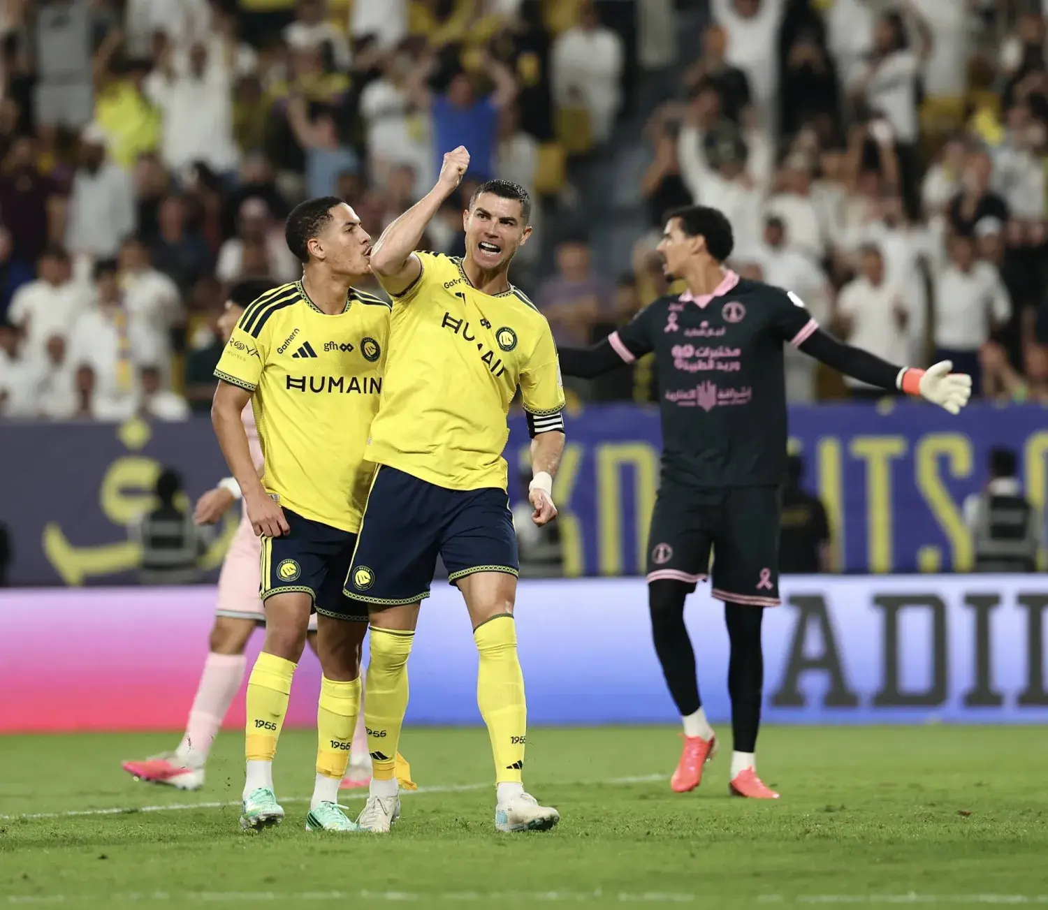 رونالدو يقود النصر لفوز خماسي على الخلود والقادسية يتصدر الدوري بسداسية قوية