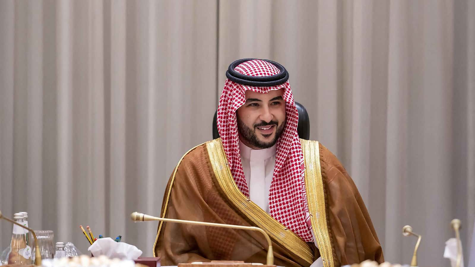 زيارة وزير الدفاع السعودي إلى طهران لدعم جهود الوساطة المباشرة وخفض التصعيد الإقليمي بين البلدين