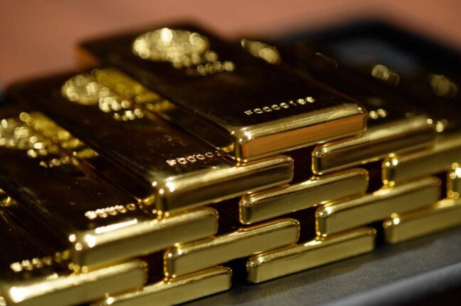 سعر أونصة الذهب ينخفض 4.31 في المئة خلال أسبوع مسجلا تراجعاً قوياً في الأسواق العالمية