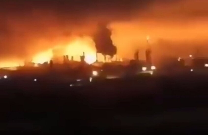 نشوب حرائق هائلة بعد استهداف الحوثيين لمصفاة نفط سعودية بصاروخ باليستي يهدد إمدادات الطاقة في الخليج